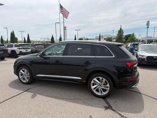 Mythos Black Metallic 2023 Audi Q7 55 Premium Plus