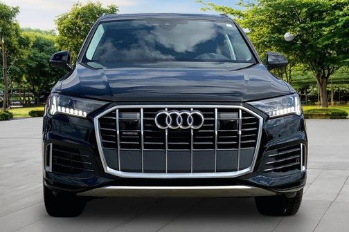 Mythos Black Metallic 2023 Audi Q7 55 Premium Plus
