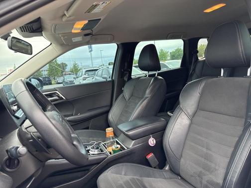 2023 Mitsubishi Outlander SE