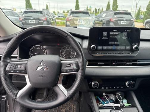 2023 Mitsubishi Outlander SE