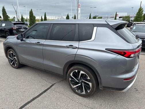 2023 Mitsubishi Outlander SE