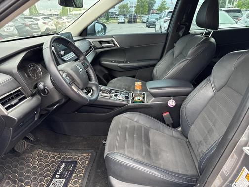 2023 Mitsubishi Outlander SE