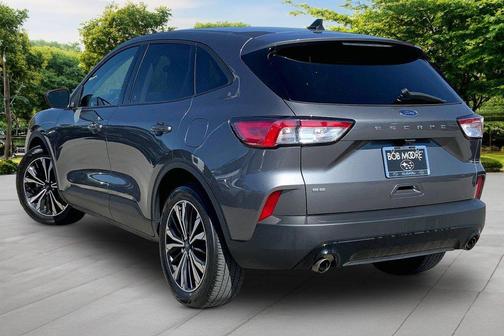 Gray Metallic 2022 Ford Escape SE