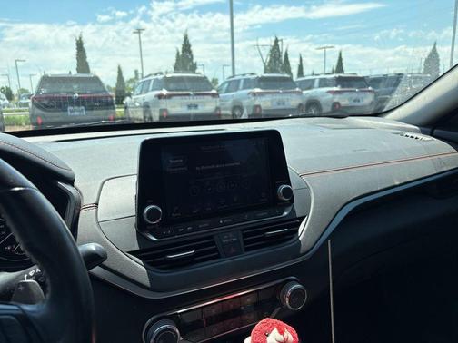 Glacier White 2019 Nissan Altima 2.5 SR