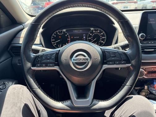 Glacier White 2019 Nissan Altima 2.5 SR