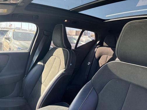 2021 Volvo XC40 T5 R-Design