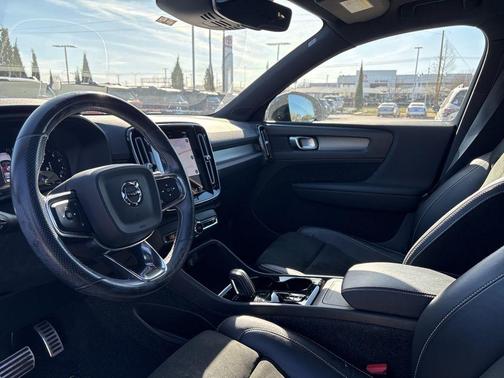 2021 Volvo XC40 T5 R-Design