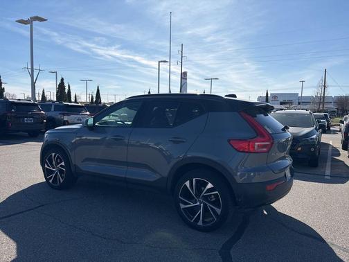 2021 Volvo XC40 T5 R-Design
