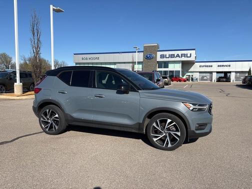2021 Volvo XC40 T5 R-Design