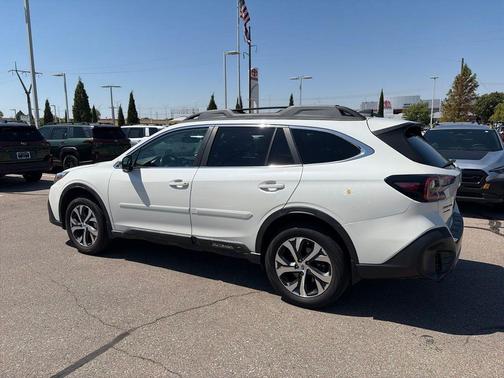 Crystal White Pearl 2021 Subaru Outback Limited XT