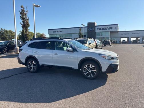 Crystal White Pearl 2020 Subaru Outback Limited