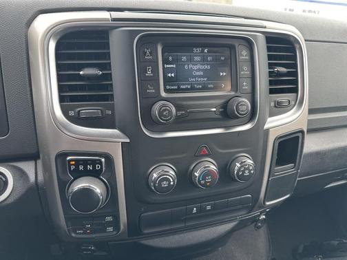 2018 RAM 1500 SLT