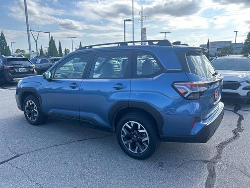 2025 Subaru Forester Base