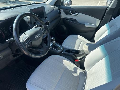 2022 Hyundai KONA SEL