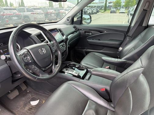 Crystal Black Pearl 2020 Honda Ridgeline RTL-E