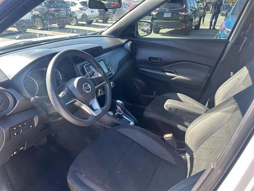 2020 Nissan Kicks S