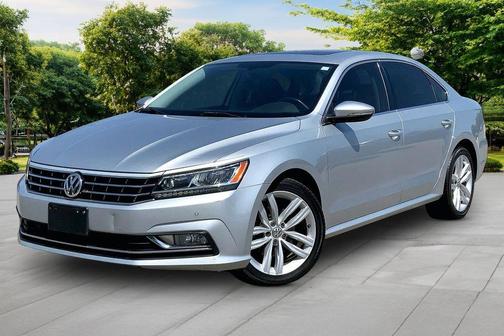 Reflex Silver Metallic 2018 Volkswagen Passat 2.0T SE w/ Technology