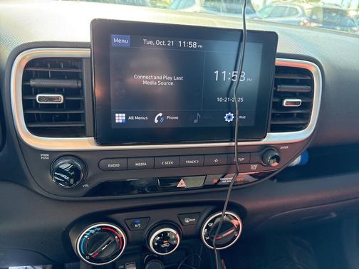 2022 Hyundai VENUE SE