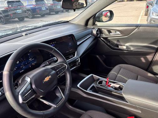 Mosaic Black Metallic 2025 Chevrolet Equinox LT