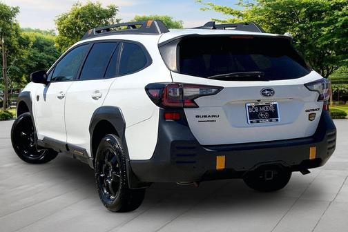 Crystal White Pearl 2022 Subaru Outback Wilderness