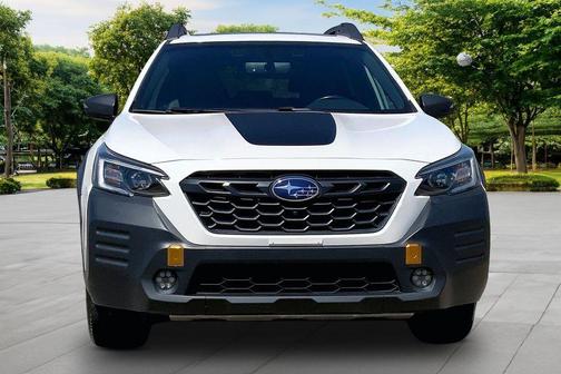 Crystal White Pearl 2022 Subaru Outback Wilderness