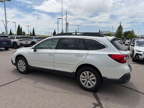 Crystal White Pearl 2018 Subaru Outback 2.5i Premium