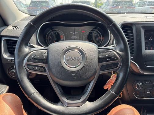 Bright White Clearcoat 2019 Jeep Cherokee Latitude