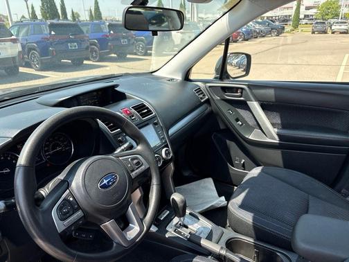 Crystal Black Silica 2018 Subaru Forester 2.5i Premium