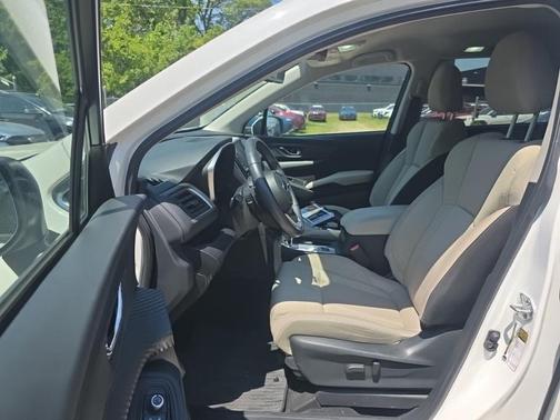 Crystal White Pearl 2023 Subaru Ascent Premium 7-Passenger
