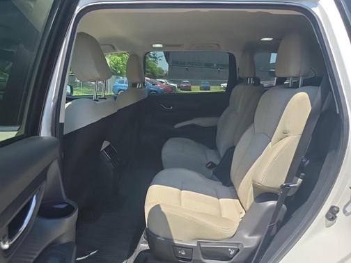 Crystal White Pearl 2023 Subaru Ascent Premium 7-Passenger
