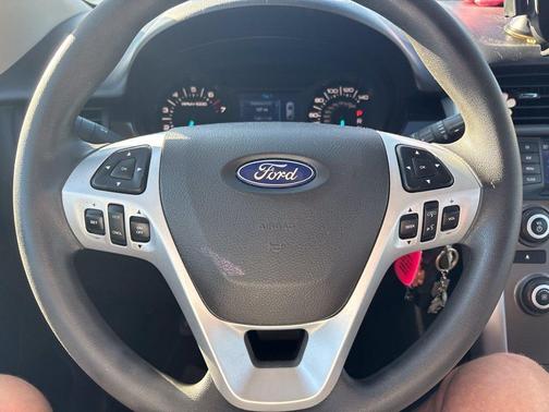 Ingot Silver Metallic 2014 Ford Edge SE