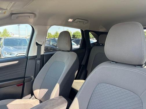 Oxford White 2022 Ford Escape SE