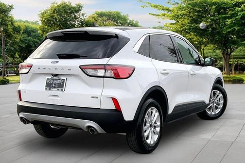 Oxford White 2022 Ford Escape SE