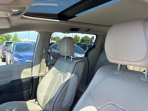 Bright White Clearcoat 2019 Chrysler Pacifica Limited