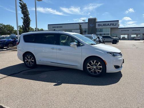 Bright White Clearcoat 2019 Chrysler Pacifica Limited