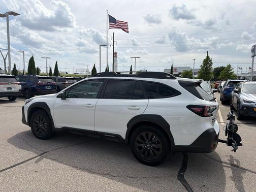 Crystal White Pearl 2025 Subaru Outback Onyx Edition XT