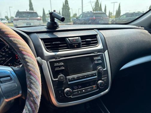 Pearl White 2016 Nissan Altima 2.5 SV