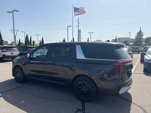 Metal 2026 Kia Carnival LXS