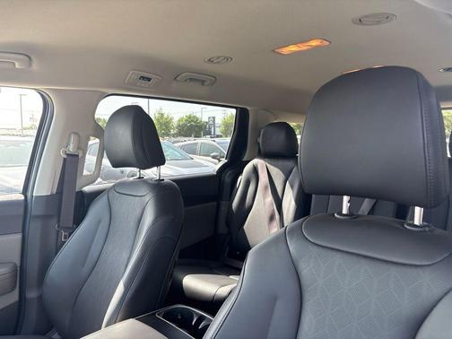 Metal 2026 Kia Carnival LXS
