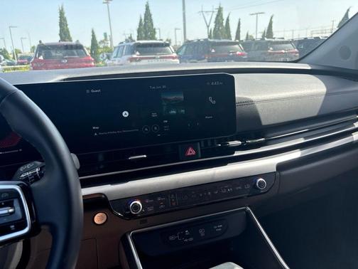 Metal 2026 Kia Carnival LXS