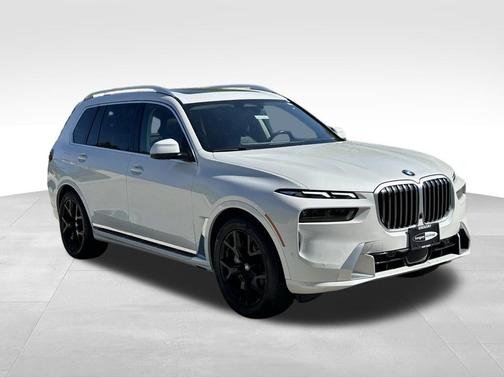 Mineral White Metallic 2025 BMW X7 xDrive40i