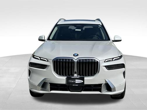 Mineral White Metallic 2025 BMW X7 xDrive40i