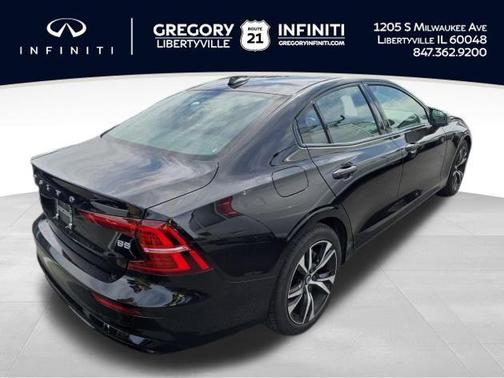 2024 Volvo S60 B5 Core Dark Theme