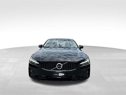 2024 Volvo S60 B5 Core Dark Theme