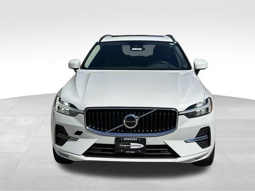 Crystal White 2023 Volvo XC60 B5 Core