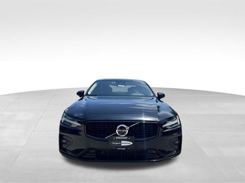 2024 Volvo S60 B5 Core Dark Theme
