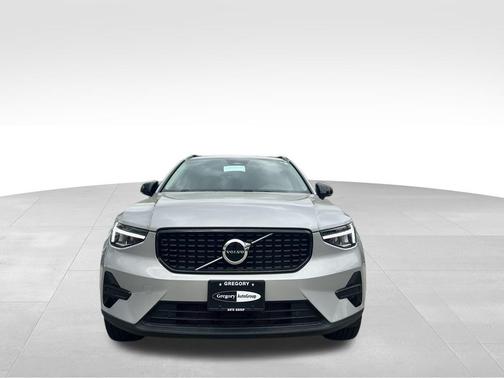 2024 Volvo XC40 B5 Core
