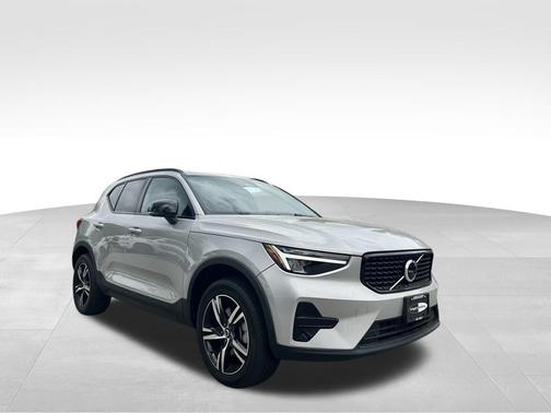 2024 Volvo XC40 B5 Core