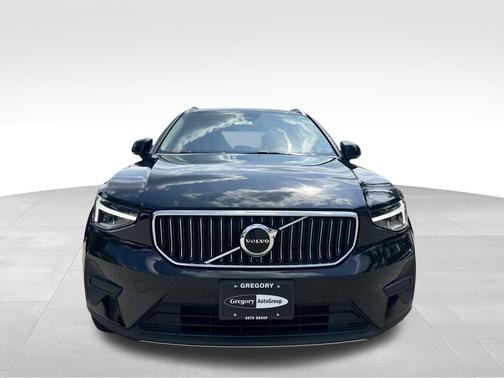 2024 Volvo XC40 B5 Core
