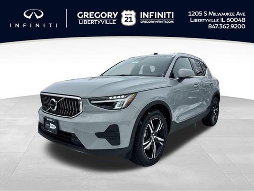 2025 Volvo XC40 B5 Core Bright Theme